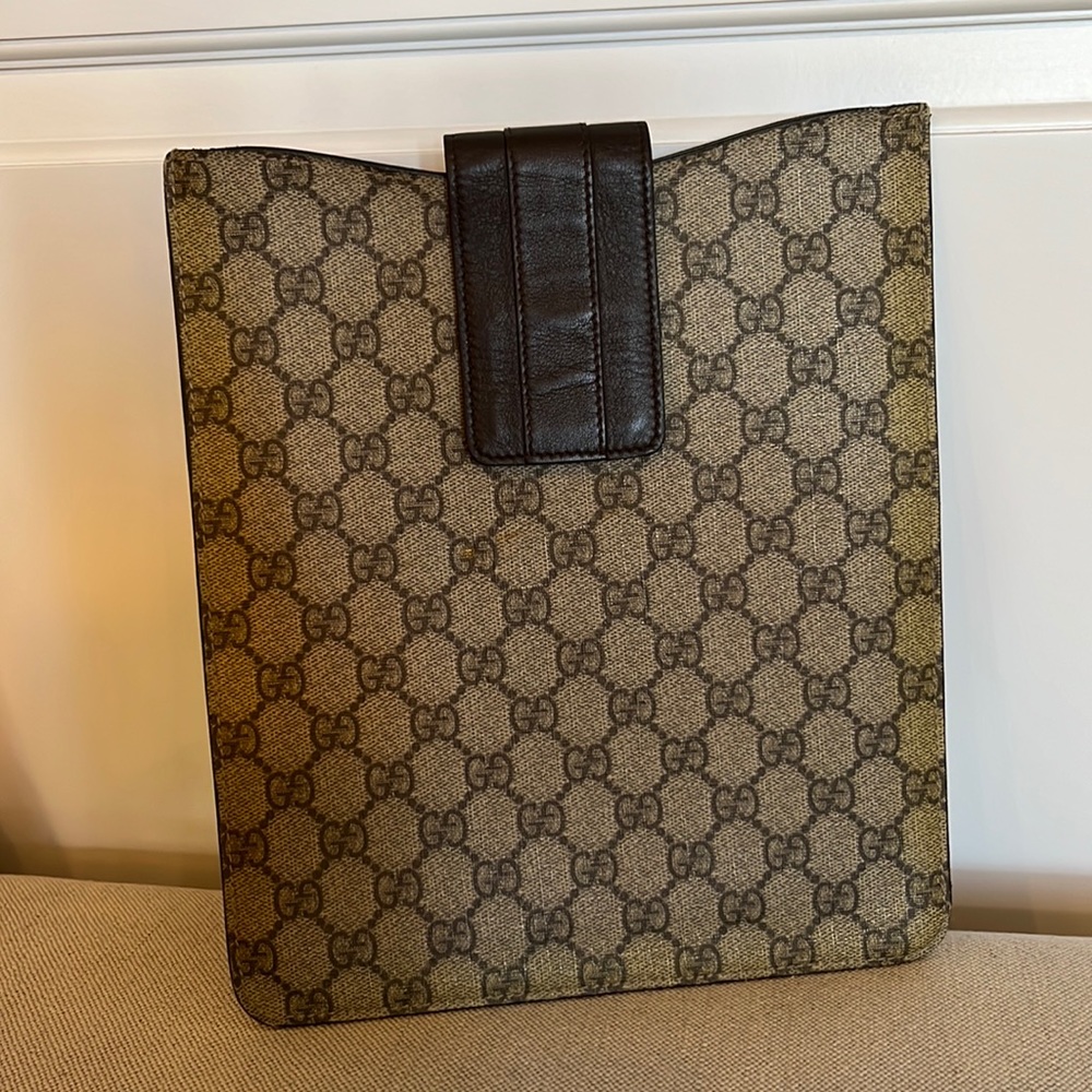 AUTHENTIC GUCCI IPAD HOLDER USED